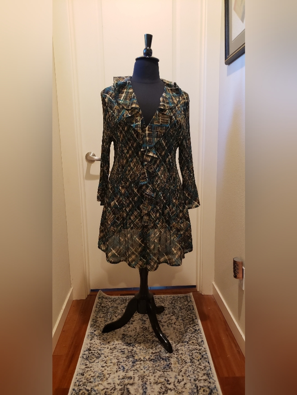 Sunny Leigh Ruffled V-Neck Patterned Women's Dress in Teal and Brown